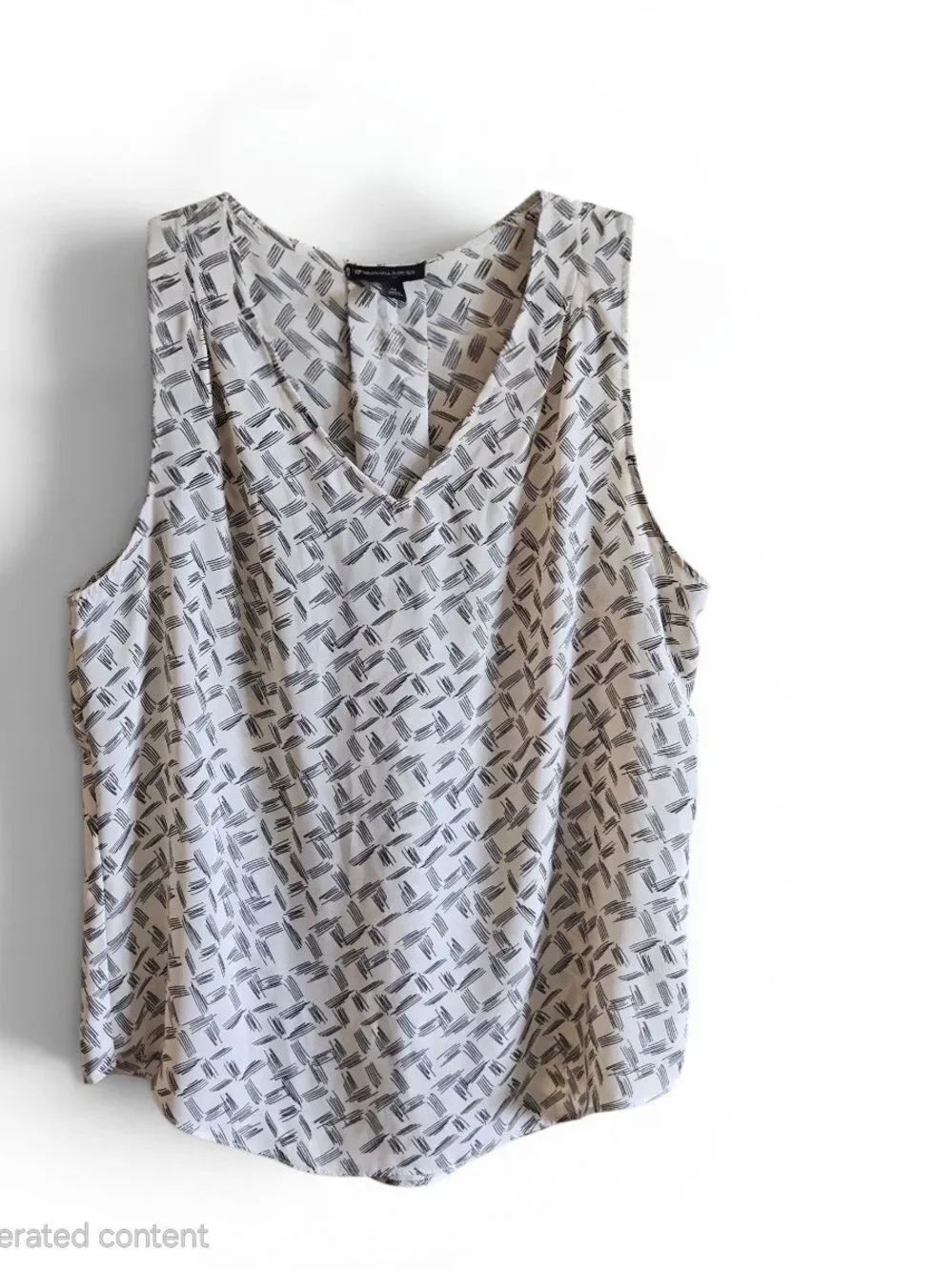 Banana Republic Printed V-Neck Sleeveless Camisole/BlouseSize Medium